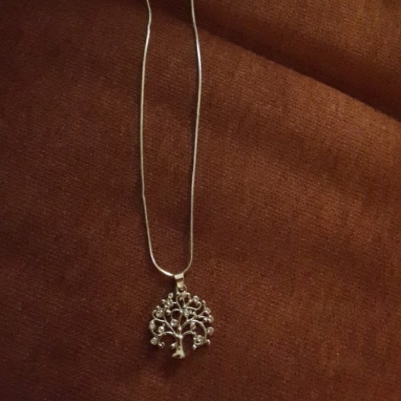 Tree of Life Necklace Silver or Gold w/Silv Chain - Picture 7 of 8